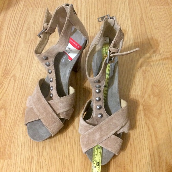 Janet Sport all leather heel sandals. - Picture 1 of 3